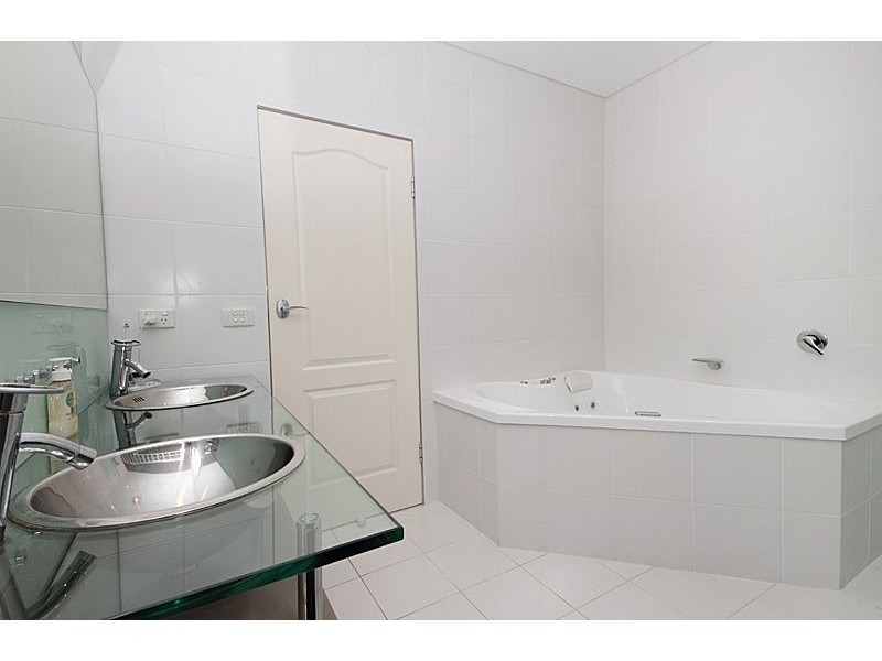 99 Jerrang St, Indooroopilly QLD 4068