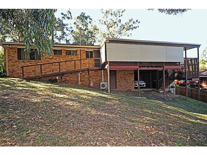 33 Goolman St, Chapel Hill QLD 4069