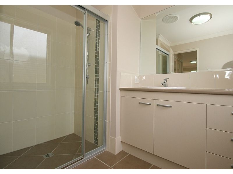 11 Kate St, Indooroopilly QLD 4068