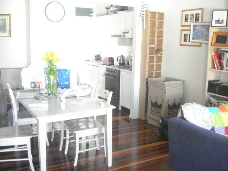 2/104 Carmody Rd, St Lucia QLD 4067