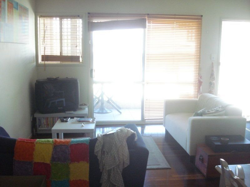 2/104 Carmody Rd, St Lucia QLD 4067