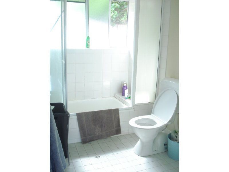 2/104 Carmody Rd, St Lucia QLD 4067