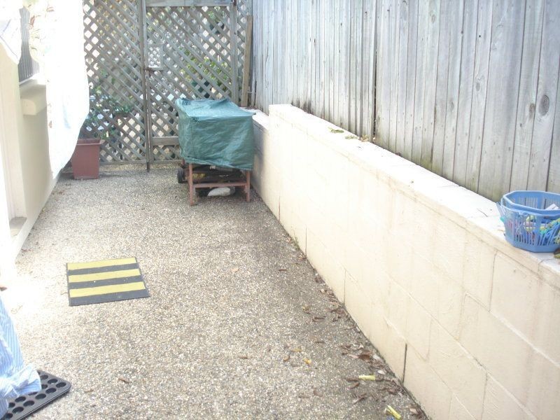 2/104 Carmody Rd, St Lucia QLD 4067