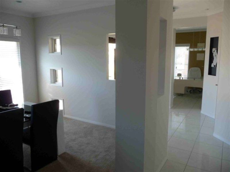 28 Waratah Cr, Springfield Lakes QLD 4300