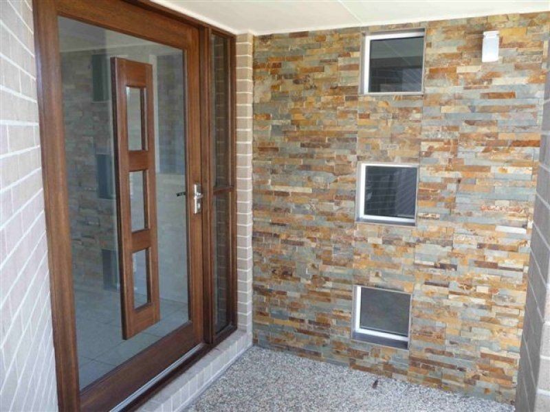 28 Waratah Cr, Springfield Lakes QLD 4300