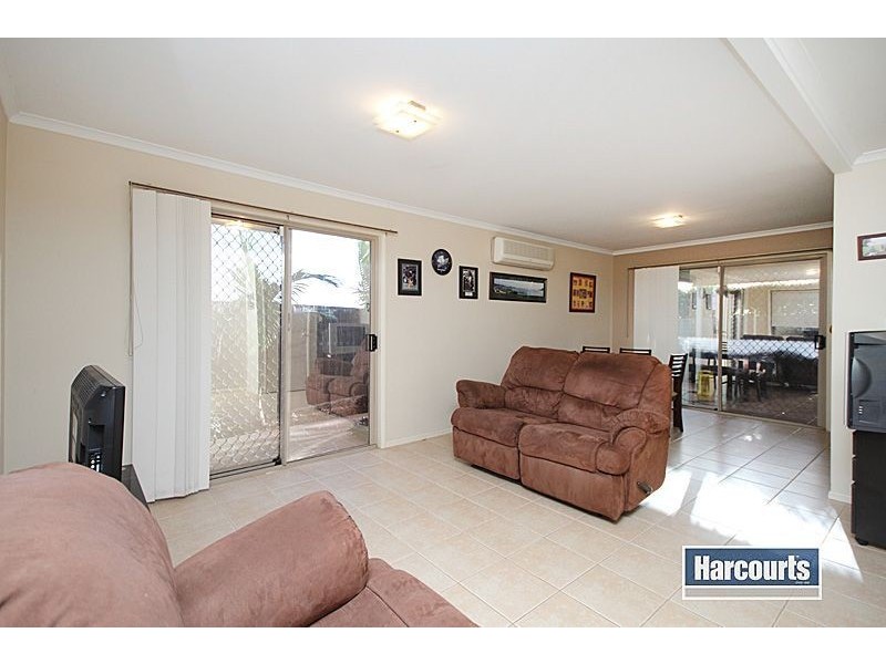 2/270 Sumners Rd, Riverhills QLD 4074