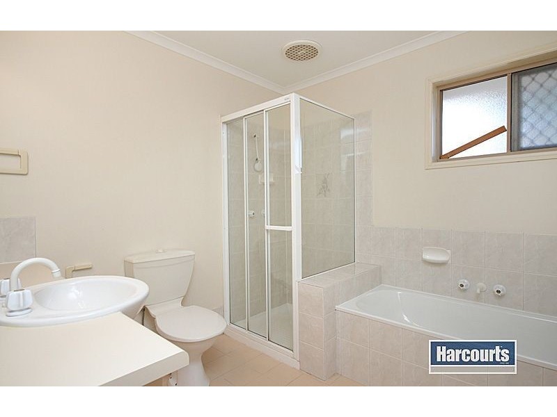 2/270 Sumners Rd, Riverhills QLD 4074