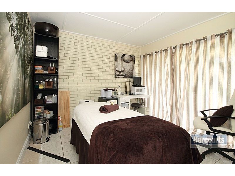 33 Fallbrook St, Kenmore QLD 4069
