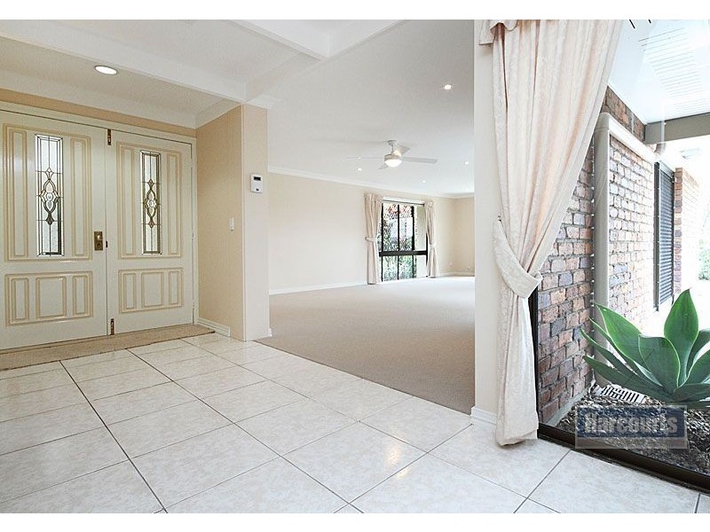 3 Sturt Ct, Mount Ommaney QLD 4074