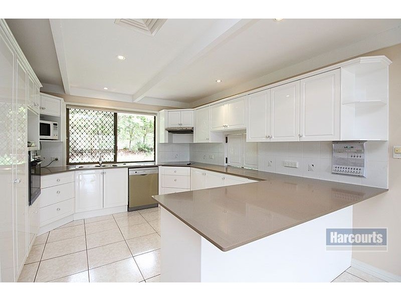 3 Sturt Ct, Mount Ommaney QLD 4074