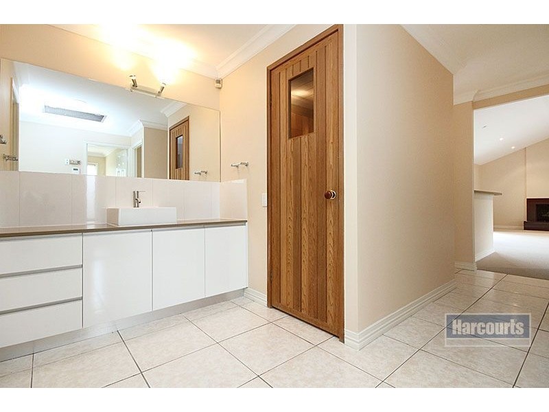 3 Sturt Ct, Mount Ommaney QLD 4074