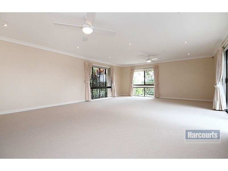 3 Sturt Ct, Mount Ommaney QLD 4074