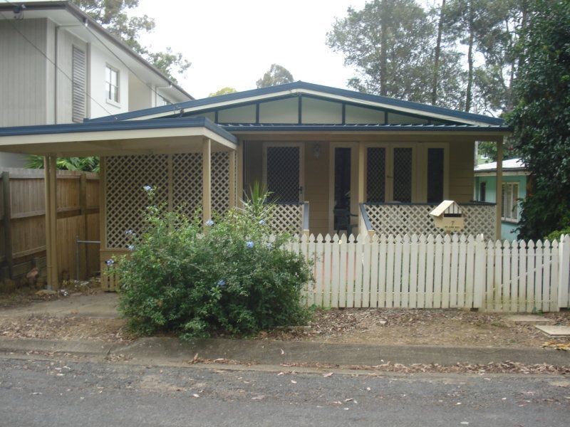 7 Kenton St, Chapel Hill QLD 4069