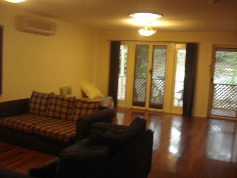 7 Kenton St, Chapel Hill QLD 4069