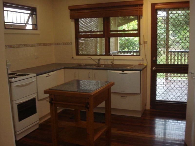 7 Kenton St, Chapel Hill QLD 4069