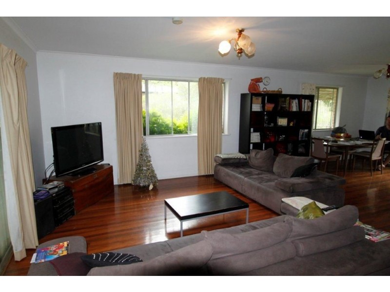 245 Chapel Hill Rd, Chapel Hill QLD 4069