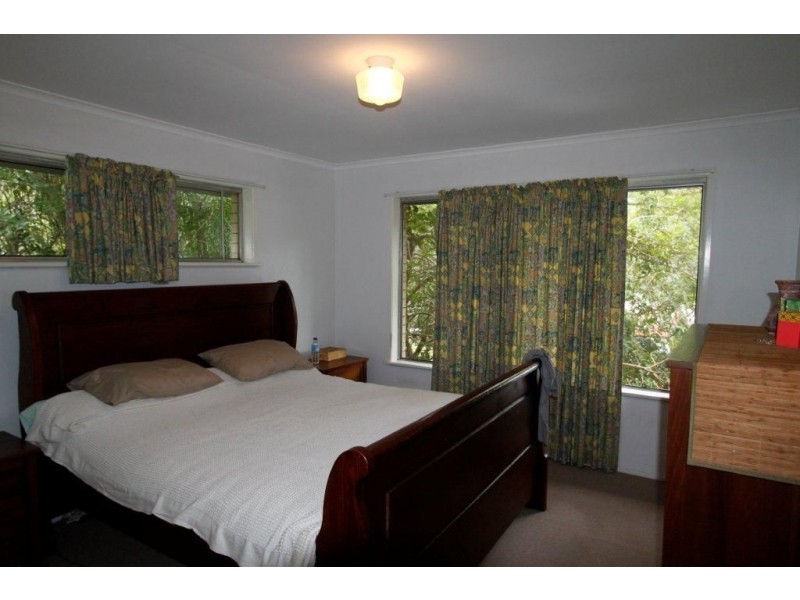 245 Chapel Hill Rd, Chapel Hill QLD 4069