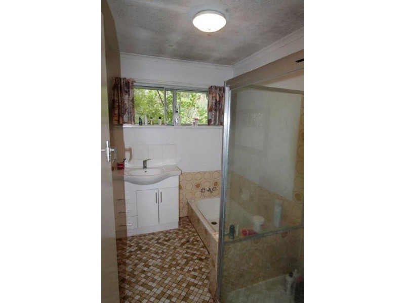 245 Chapel Hill Rd, Chapel Hill QLD 4069