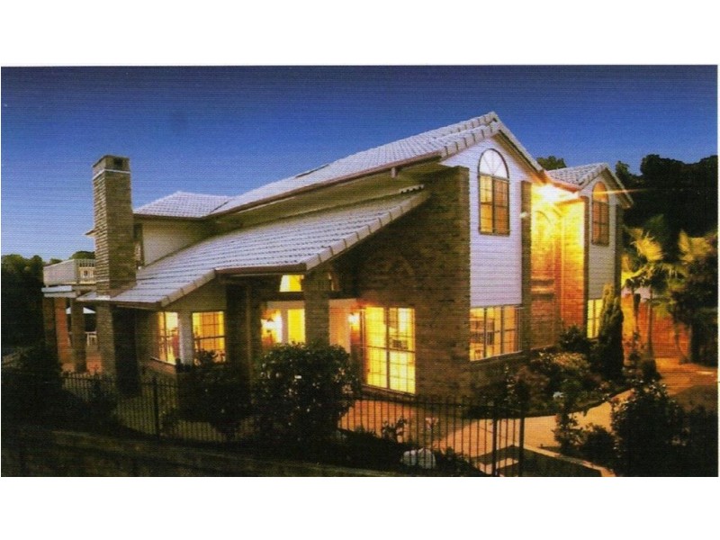 10 St Andrews Pl, Indooroopilly QLD 4068