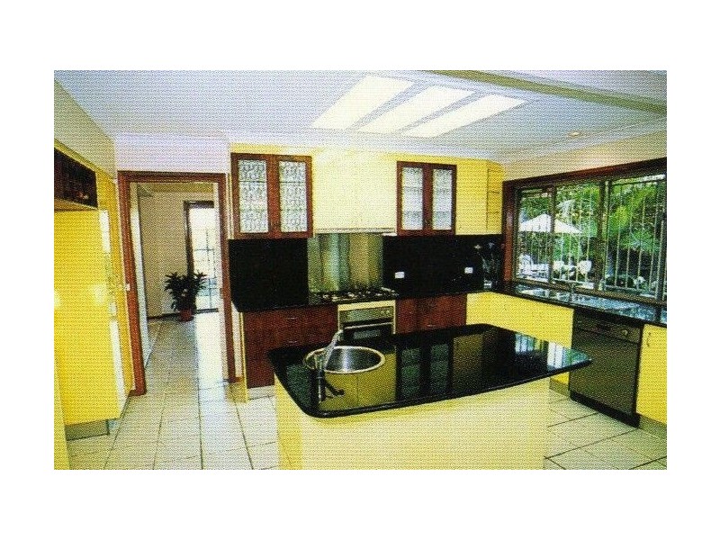 10 St Andrews Pl, Indooroopilly QLD 4068