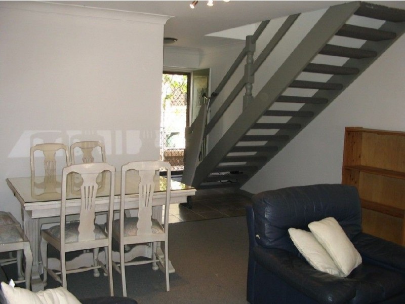 8/93 Sherwood Rd, Toowong QLD 4066