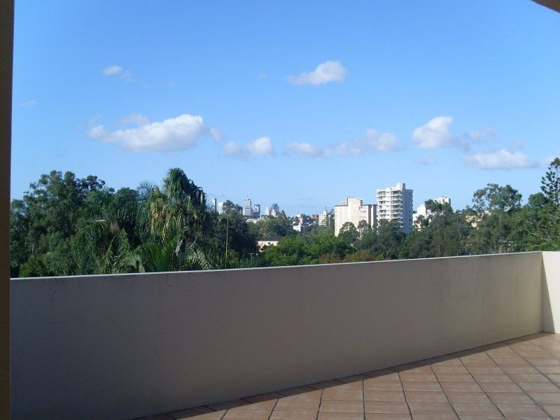 4/58 Sisley St, St Lucia QLD 4067