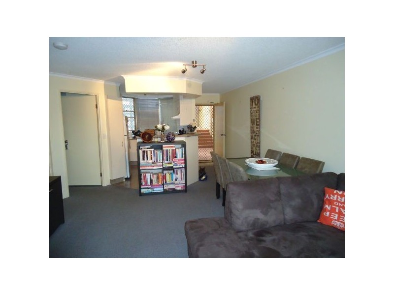 4/15 Clarence Rd, Indooroopilly QLD 4068
