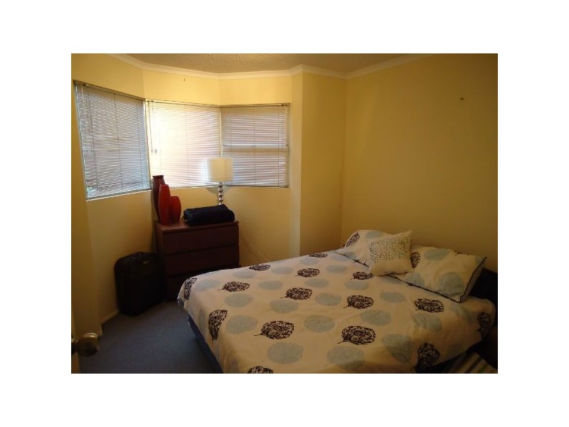 4/15 Clarence Rd, Indooroopilly QLD 4068