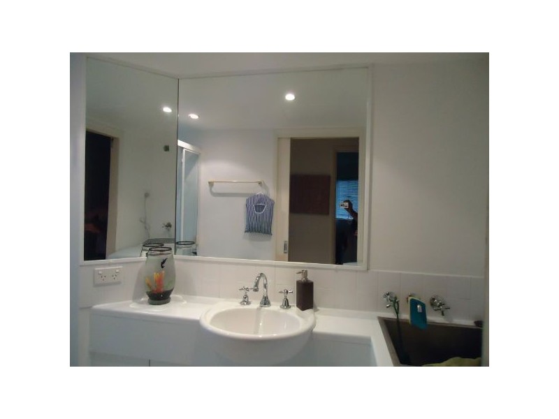 4/15 Clarence Rd, Indooroopilly QLD 4068