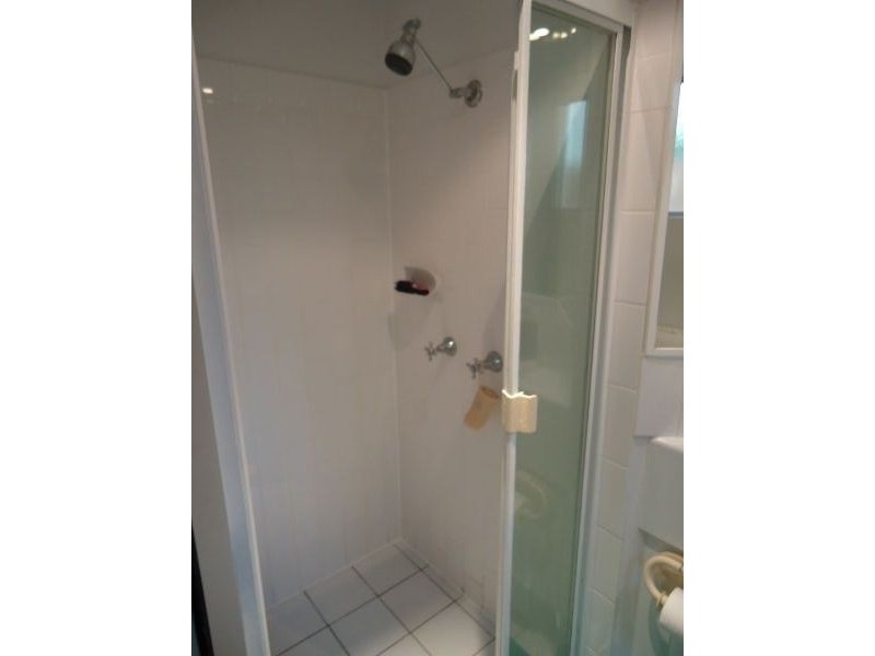 4/15 Clarence Rd, Indooroopilly QLD 4068