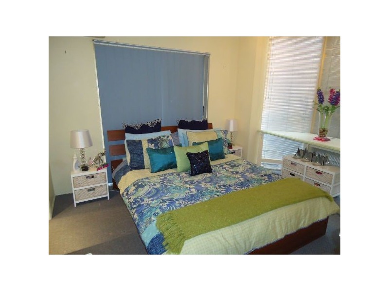 4/15 Clarence Rd, Indooroopilly QLD 4068