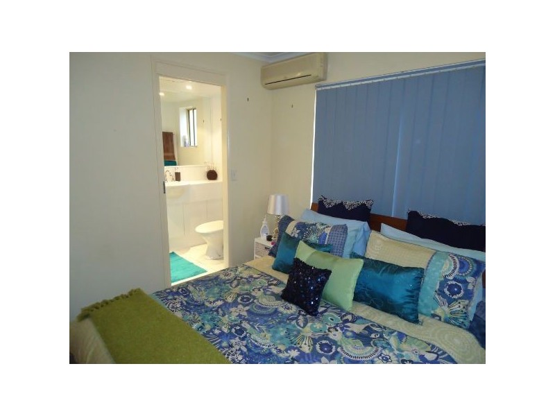 4/15 Clarence Rd, Indooroopilly QLD 4068