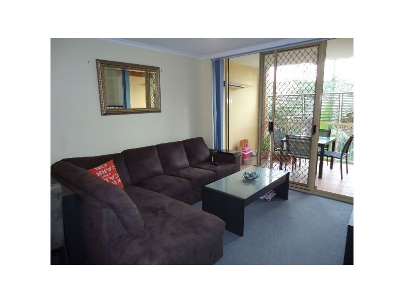 4/15 Clarence Rd, Indooroopilly QLD 4068