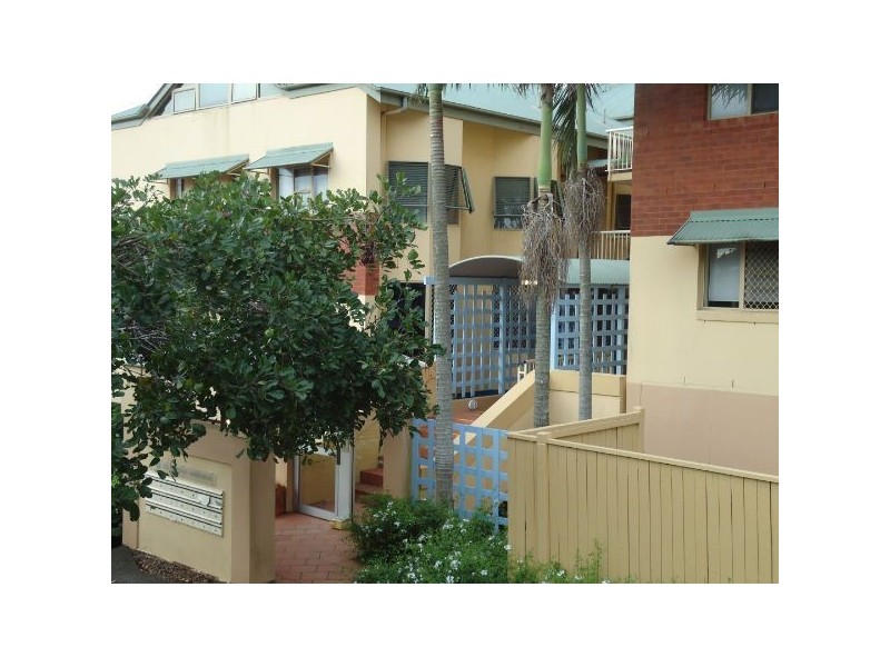 4/15 Clarence Rd, Indooroopilly QLD 4068