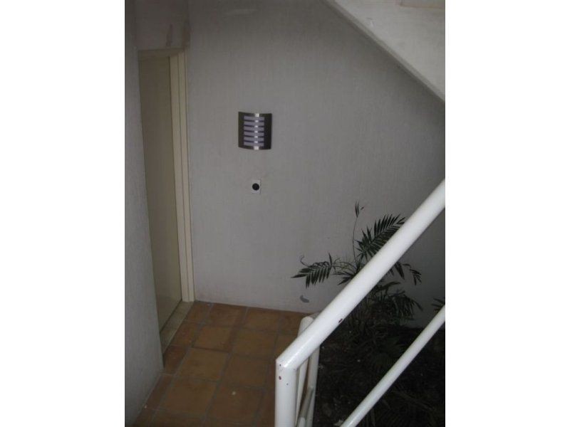 1/212 Sir Fred Schonell Dr, St Lucia QLD 4067