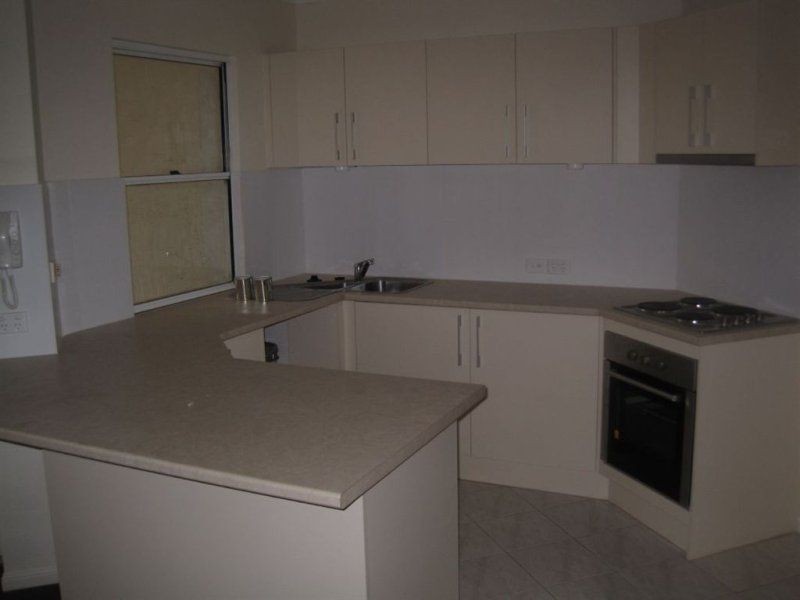 1/212 Sir Fred Schonell Dr, St Lucia QLD 4067