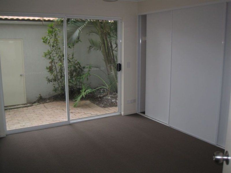 1/212 Sir Fred Schonell Dr, St Lucia QLD 4067