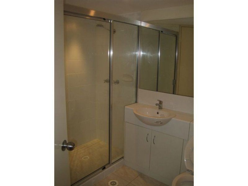 1/212 Sir Fred Schonell Dr, St Lucia QLD 4067