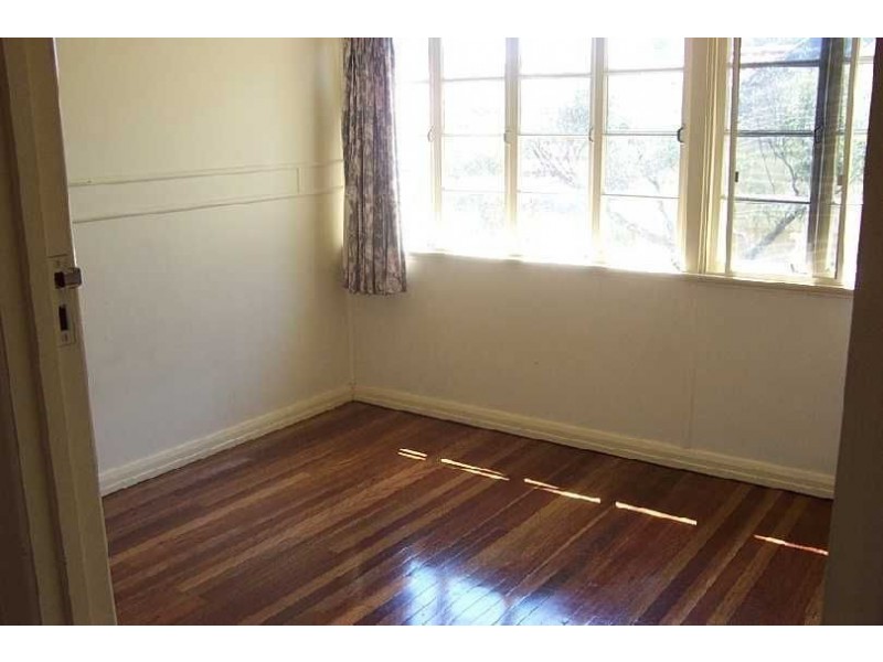 12 Camira St, St Lucia QLD 4067