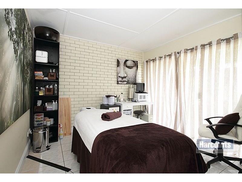 33 Fallbrook St, Kenmore QLD 4069