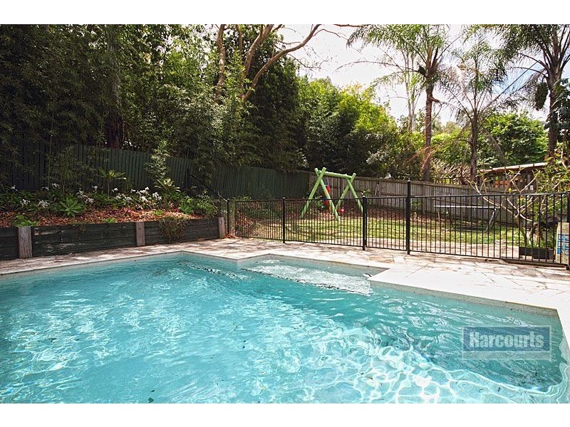 33 Fallbrook St, Kenmore QLD 4069