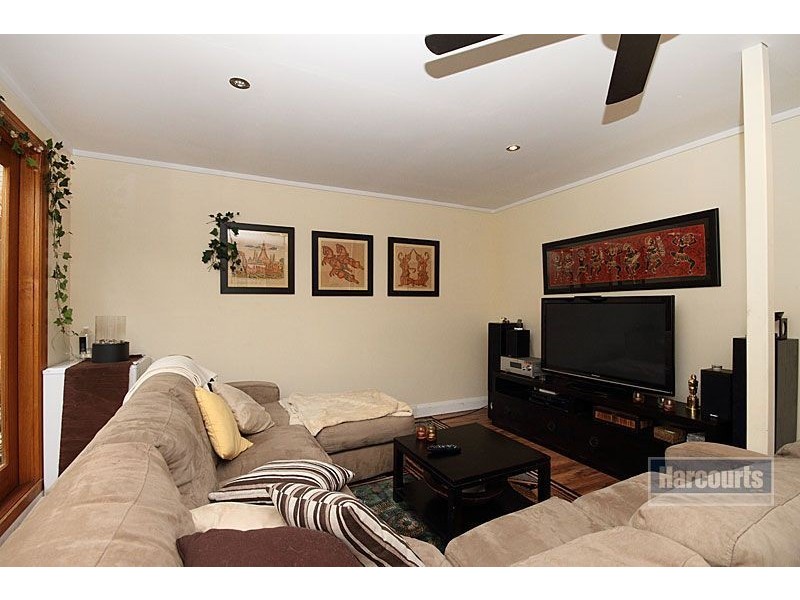 33 Fallbrook St, Kenmore QLD 4069
