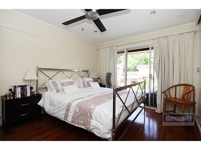 33 Fallbrook St, Kenmore QLD 4069