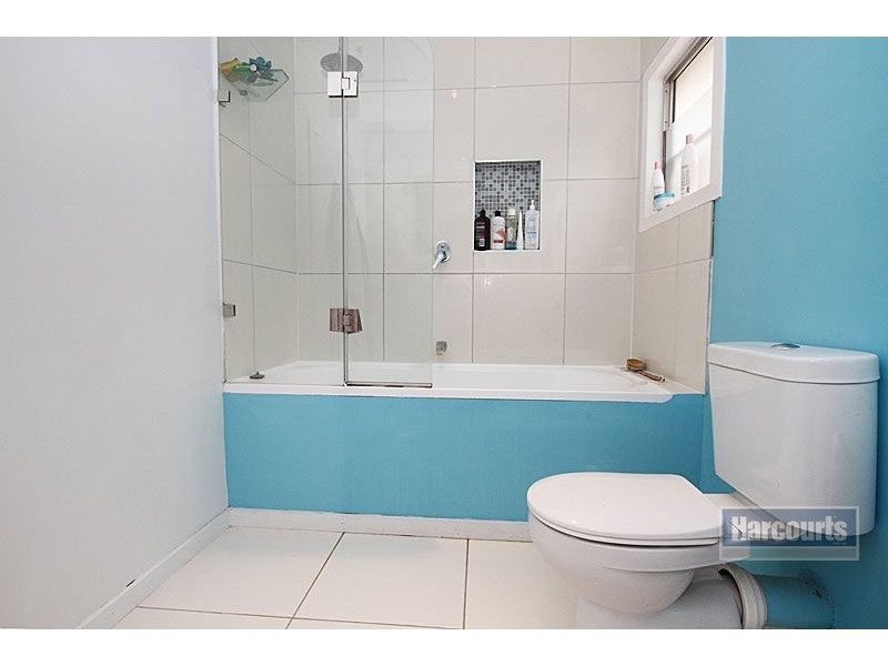 33 Fallbrook St, Kenmore QLD 4069