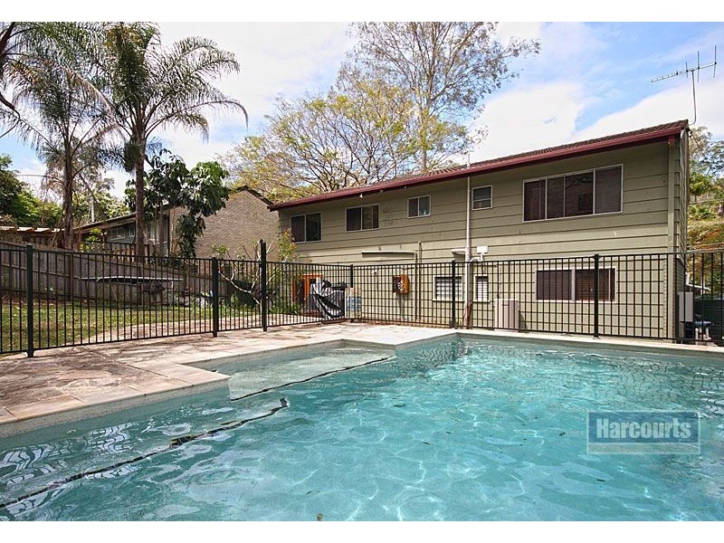 33 Fallbrook St, Kenmore QLD 4069