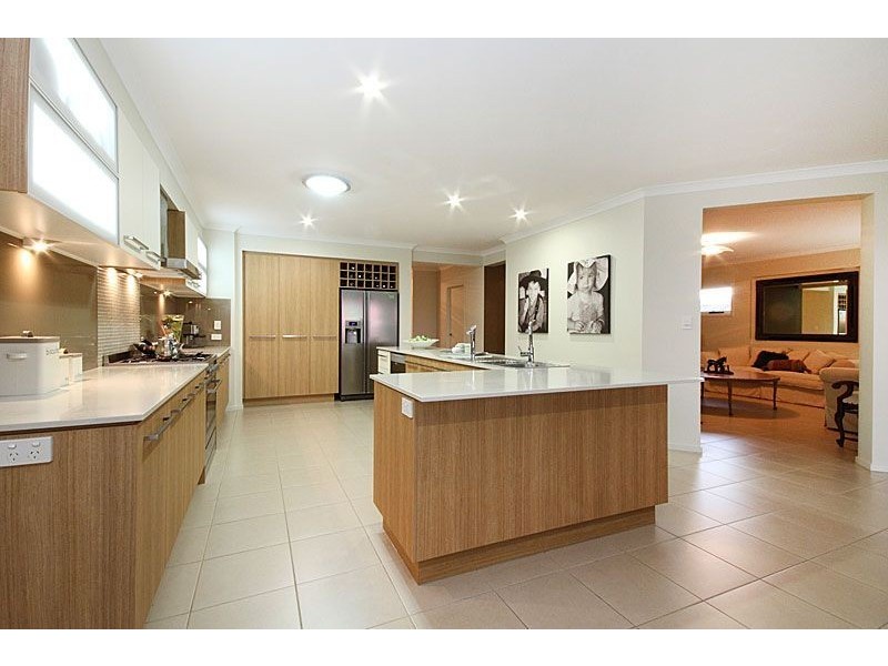4 Kauri Pine Close, Moggill QLD 4070
