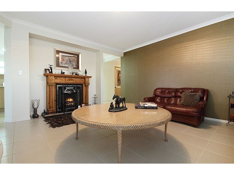 4 Kauri Pine Close, Moggill QLD 4070