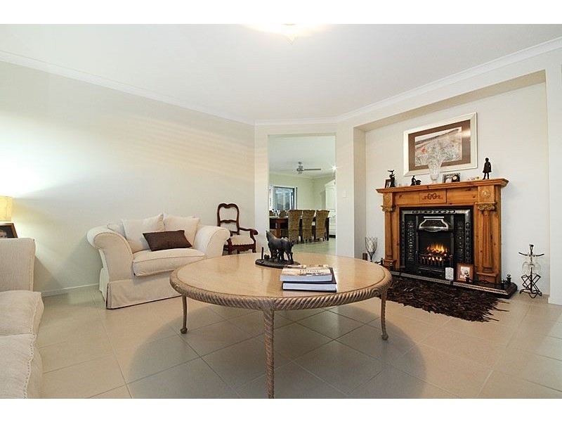 4 Kauri Pine Close, Moggill QLD 4070