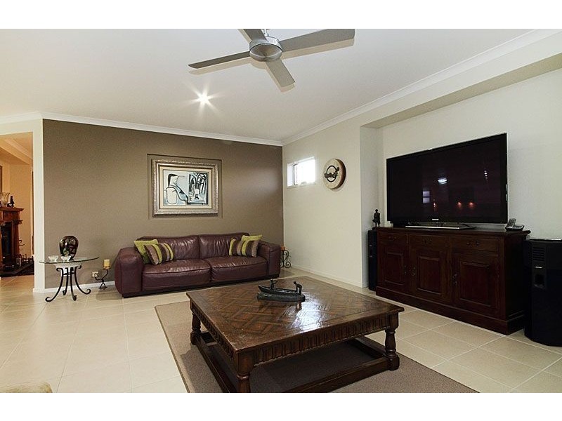 4 Kauri Pine Close, Moggill QLD 4070