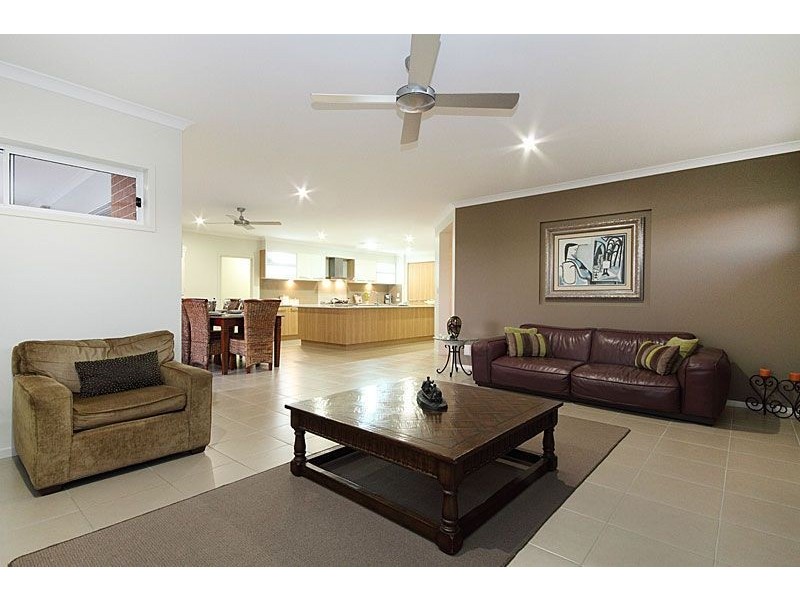 4 Kauri Pine Close, Moggill QLD 4070